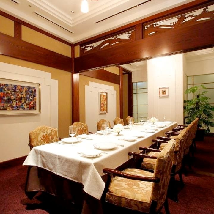 グリルうかい 丸の内店 席 個室 こちら秘書室