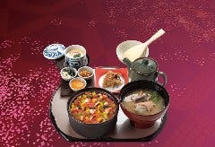 4つの味が味わえる海鮮ひつまぶし！食べなきゃ損・損