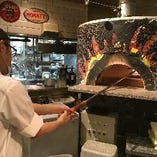 500℃のピザ窯で焼く本格ナポリピッツァ