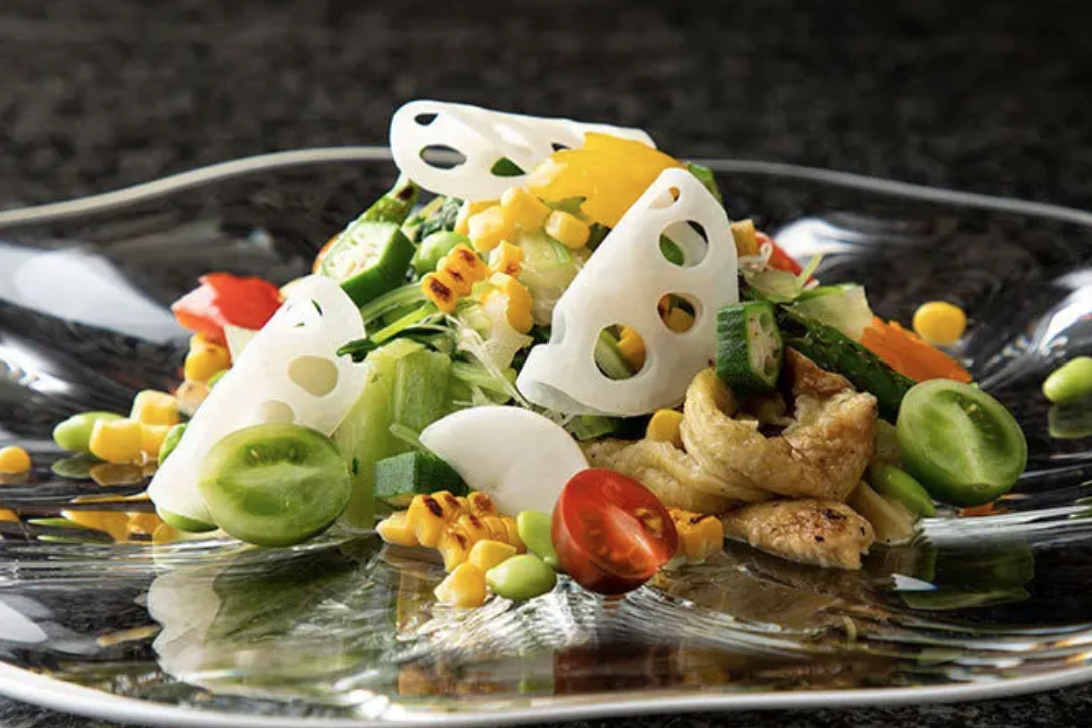 六雁 上野店の純米コースに付くサラダ