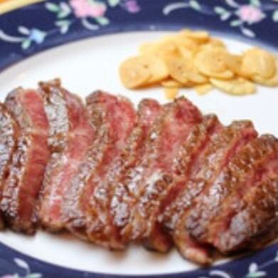 きれいに並べられたステーキ