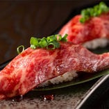【肉寿司食べ放題】
大人気の食べ放題プランが充実！