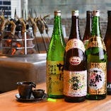【豊富なドリンク】日本各地の地酒や日本酒を味わえます。