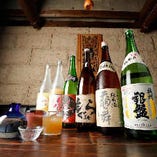 日本酒、果実酒も各種取り揃えております。日替わりで入荷した日本酒についてはスタッフにお問い合わせください。