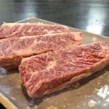 神戸牛厚切りハラミ
非常に珍しい神戸牛の厚切りハラミです。1850円（税抜き）でご提供しております。