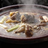 高温のコークスで焚き上げる！名物スッポン鍋