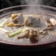 名物スッポン鍋　
高温で焚くさっぱりとした特有の上品な味わい