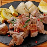 富士山麓の恵みが詰まったLYB豚(ルイビトン)もも肉のステーキ