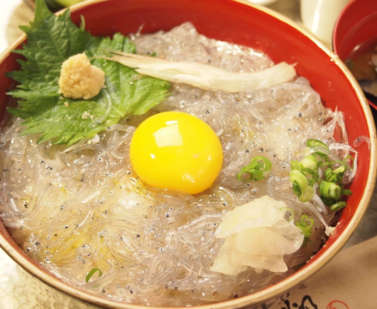 朝獲れ 生しらす丼 