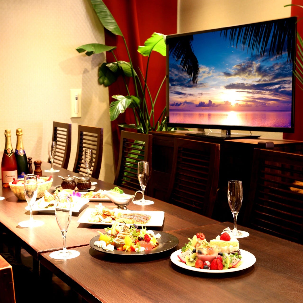 グリルレストラン スイーツカフェ スコール 東新宿店 写真 ぐるなび