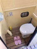 ●船内には水洗トイレを２ヶ所完備しておりますので、安心してご利用になれます。