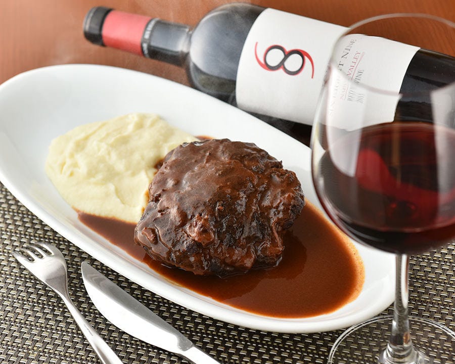ビストロ ウエハラのディナーメニュー北海道産牛頬肉の赤ワイン煮込み