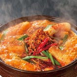 台湾ミンチ＆花椒の痺れる辛さがクセになる「麻辣赤から鍋」