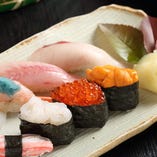 富山県新湊漁港から直送される新鮮なお魚を使ったお寿司。