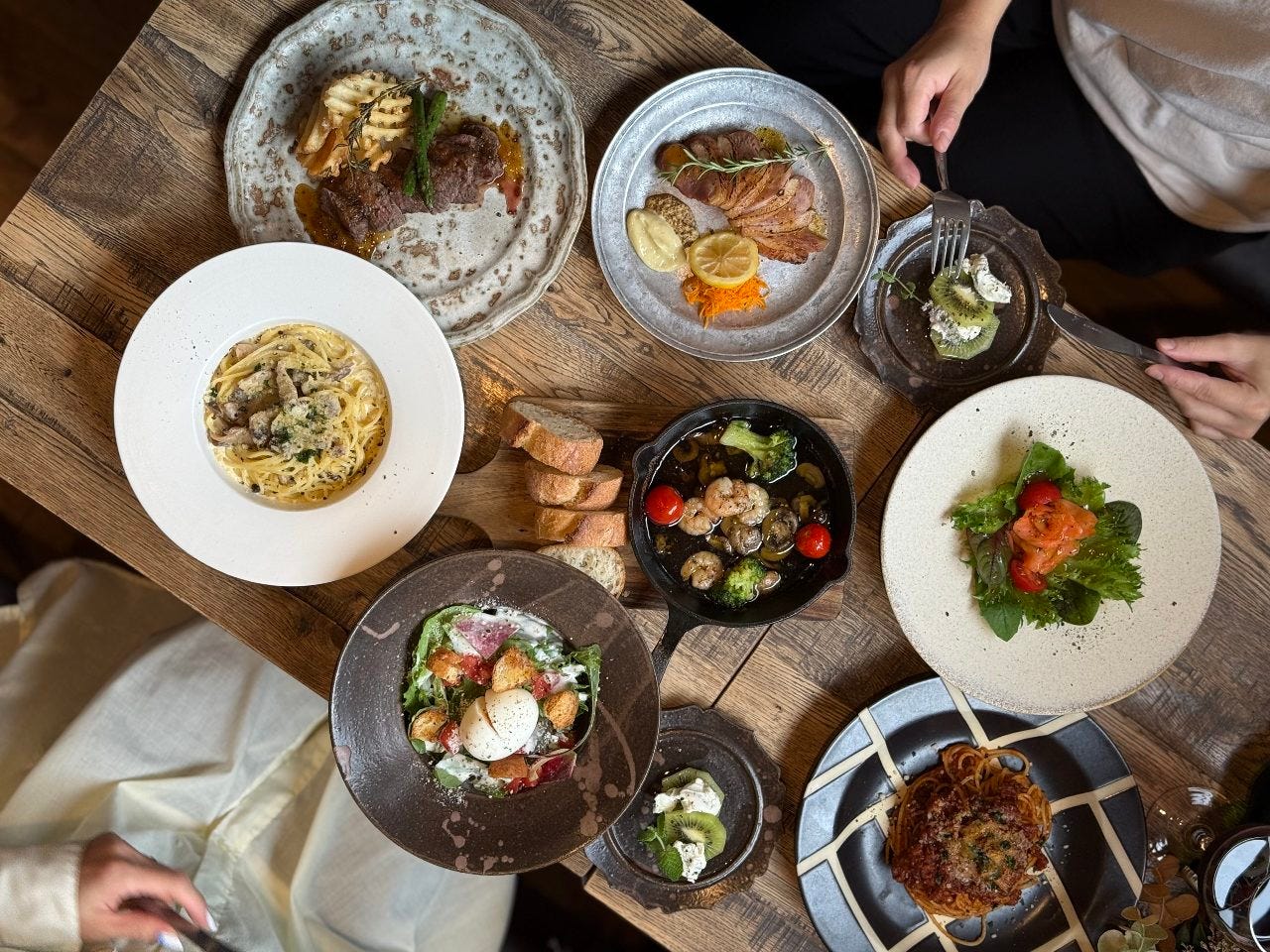 ROUGH cafe dinning bar_メインビジュアル