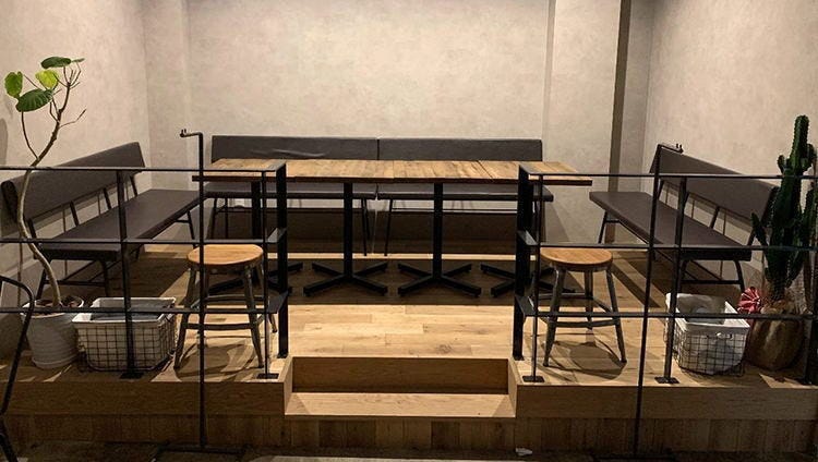 ROUGH cafe dinning bar_【テーブル席/5~8名様】女子会などグループでのご利用におすすめの小上がりのお席