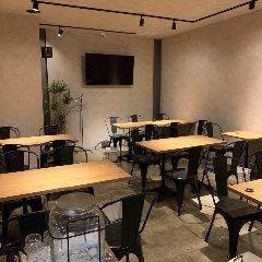 ROUGH cafe dinning bar_【便利な駅近ロケーション】
佐賀駅を出たら北口大通りを歩いて徒歩3分。駅近の好アクセスで普段使いにはもちろん、結婚式二次会や久しぶりのご友人とのお集まりにも最適です。出勤前のモーニングコーヒーから、仕事終わりの一杯にも！様々なシーンでROUGHへ気軽に足をお運びください♪