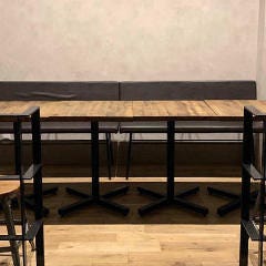 ROUGH cafe dinning bar_ちょっぴりスペシャル感♪グループ向けの小上がりテーブル席（5～8名様）