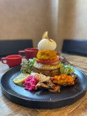 ROUGH cafe dinning bar_季節のロコモコランチプレート