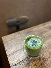 ROUGH cafe dinning bar_茶舗ふりゅうの抹茶ラテ・ほうじ茶ラテ（HOT／ICE）