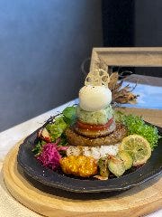 ROUGH cafe dinning bar_季節のロコモコ