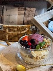 ROUGH cafe dinning bar_アサイージェラートボウル