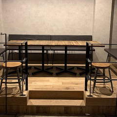 ROUGH cafe dinning bar_ゆったり寛げる小上がりテーブル席