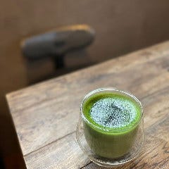 ROUGH cafe dinning bar_茶舗ふりゅうの抹茶ラテ・ほうじ茶ラテ（HOT／ICE）