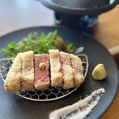 ROUGH cafe dinning bar_好みの焼き加減で味わうA4ランク佐賀牛の贅沢牛カツを堪能