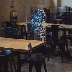 ROUGH cafe dinning bar_【テーブル席/～34名様】木目がグレーの空間に映えるスタイリッシュな空間