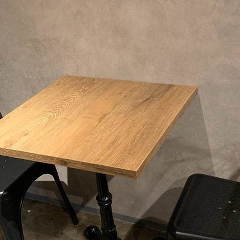 ROUGH cafe dinning bar_【テーブル席/～34名様】木目がグレーの空間に映えるスタイリッシュな空間