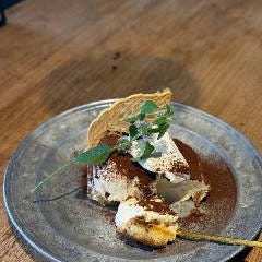 ROUGH cafe dinning bar_手作りスイーツ＆夜カフェが人気