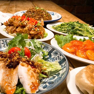 青龍門 池袋店_【定番プラン】2H飲み放題付き、大人気爆汁焼き餃子・黒炒飯などボリューム満点♪☆5000円コース