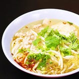 センレックナーム（米粉汁麺）