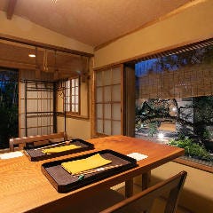 四季折々の風情を映し出す庭園