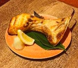 海鮮牡蠣しゃぶと焼き鳥 居酒屋 晴れ子 すすきの店_天然ブリのカマ焼き