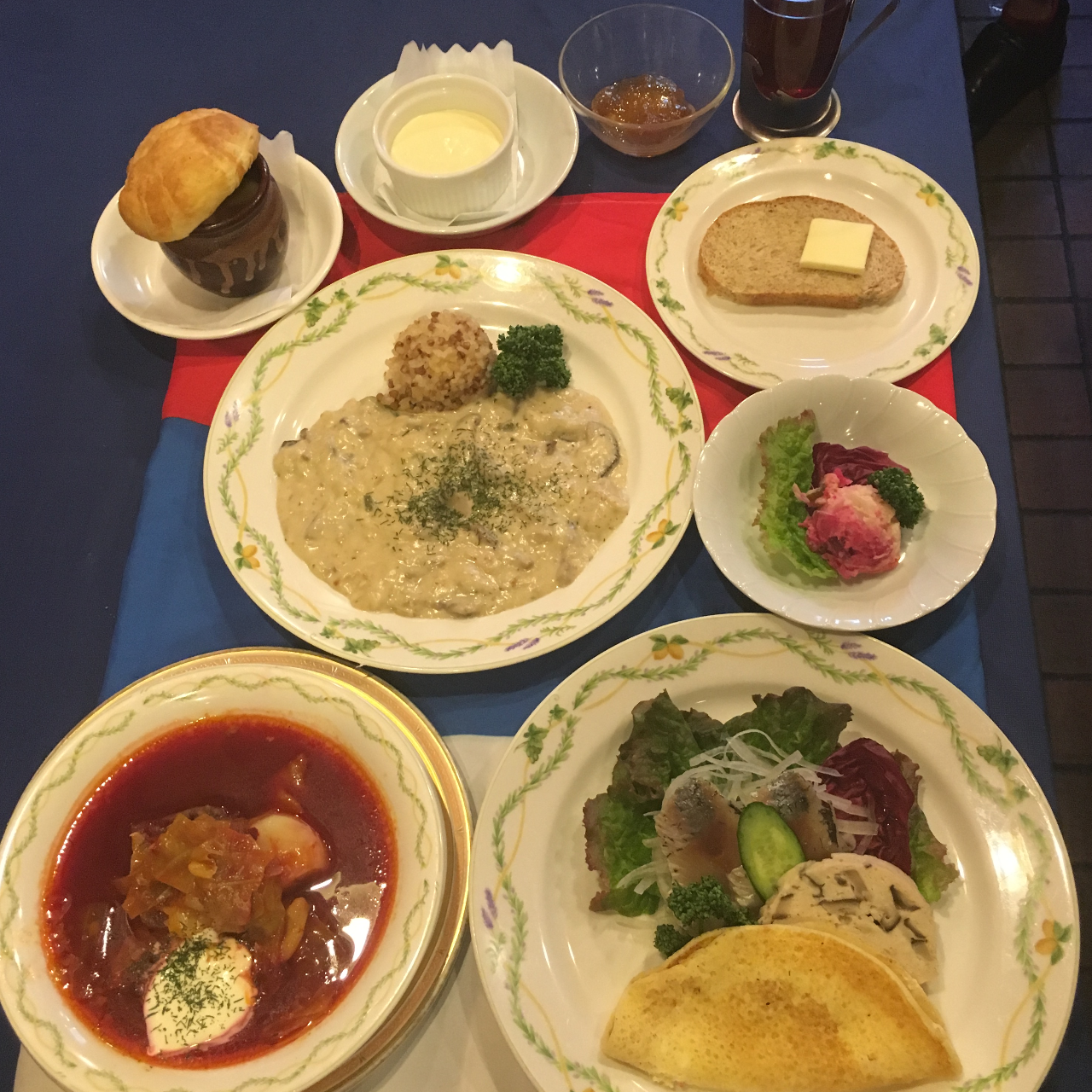ニーナコース メインは人気の白いビーフストロガノフ の詳細 神保町 ろしあ亭 神保町 ロシア料理 ぐるなび ニーナコース メインは人気の白いビーフストロガノフ の詳細 神保町 ろしあ亭 神保町 ロシア料理 ぐるなび
