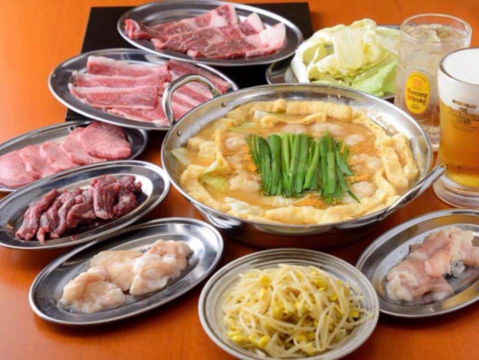 宮崎和牛の炭火焼肉と名物京もつ鍋を楽しめるコースです。