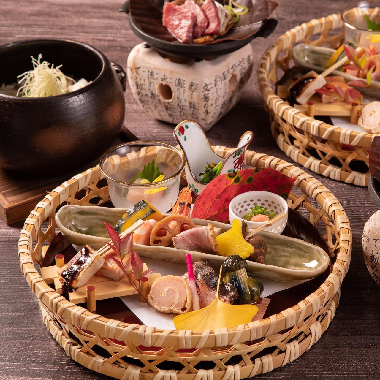 織部掛分草花文三ツ足 刺身鉢揃 5点 老舗料亭 ランチ限定】花籠御膳 松（A5飛騨牛朴葉みそ焼付）（個室又は庭の