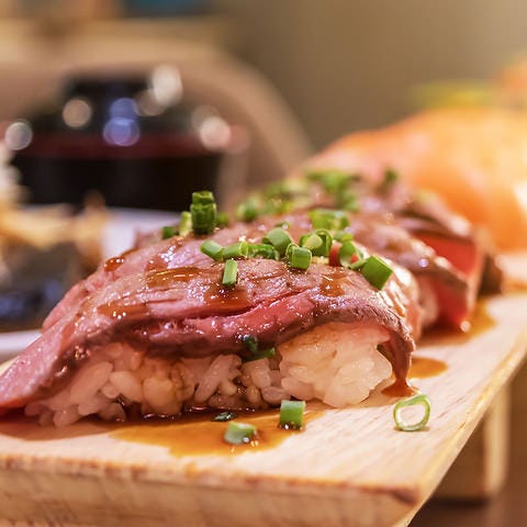 お肉食べ放題 個室 パレット 5種の肉寿司とステーキ 新宿東口店 新宿 居酒屋 ぐるなび