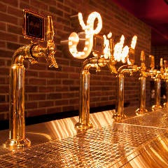 9種のサーバーがずらっと並び好きなだけ飲めます！