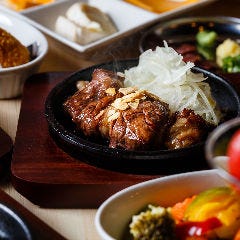 牛肉のプロが選んだ牛肉。名物ビフテキは50gで290円（税抜）