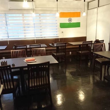 本場インドカレー インドレストラン 15（イチゴ）リバーサイド店  店内の画像