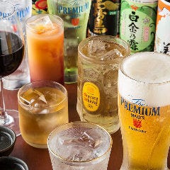 まずはよく冷えたビールで乾杯を!他にも料理に合う美酒が沢山♪