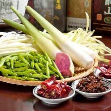珍しい中国の野菜や香辛料を味わえる