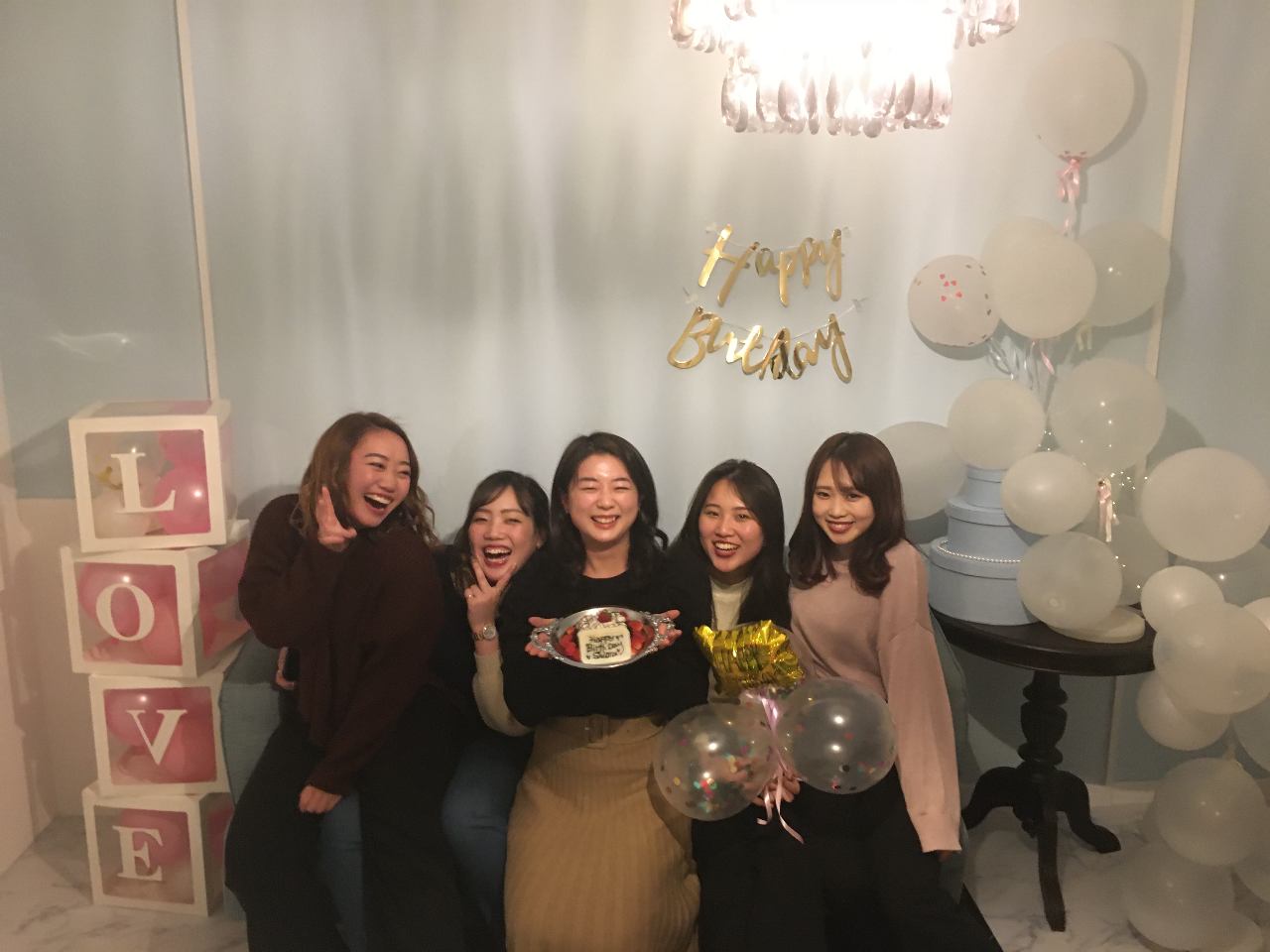 予約殺到 ホールケーキ付誕生プラン 貸切個室でお友達に誕生日サプライズが人気 ディナータイムの詳細 新在家 コベヤ 加古川 貸切スペース ぐるなび