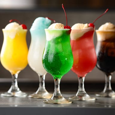 両国だしもんじゃ もんじ 青葉台東急スクエア店_気分を盛り上げるカラフルドリンク