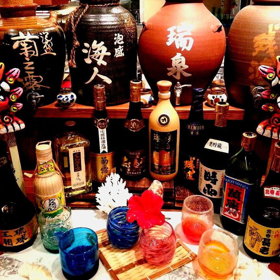 沖縄の夜といえば泡盛＆古酒！通も唸る多彩なラインナップ