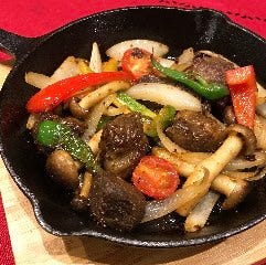 鉄板焼きやスープ煮込みなどワインに合うマトン料理がオススメ♪