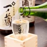 【日本酒にこだわる】
地酒多数取り揃えております！